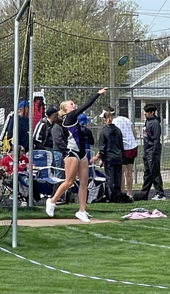 Brynn throwing Discus