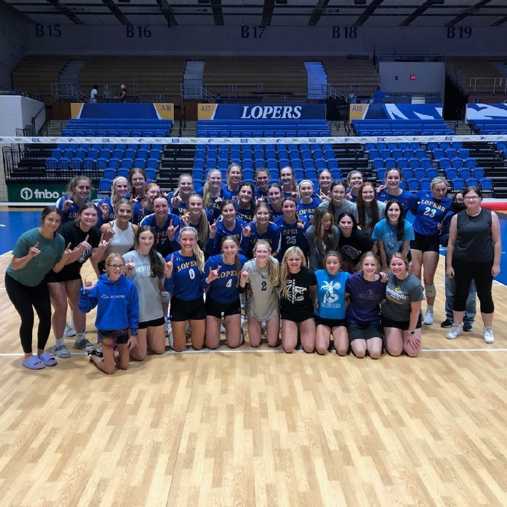 UNK and SV volleyball teams